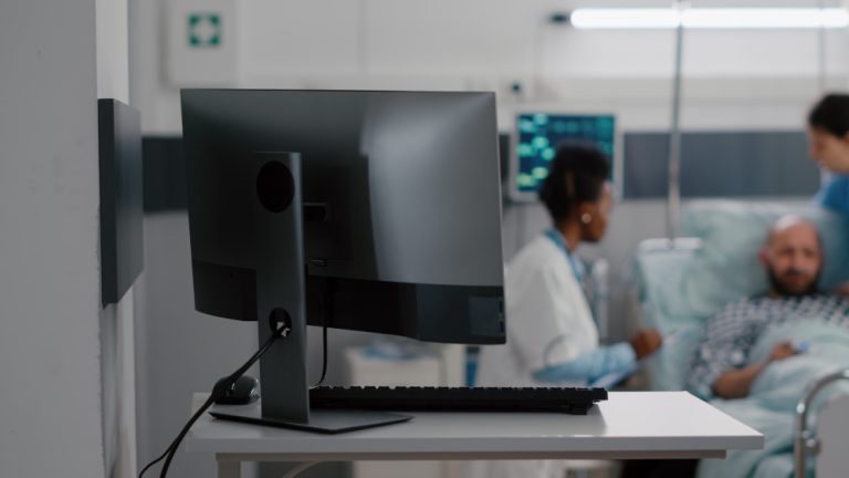 peran-sistem-informasi-manajemen-klinik-berbasis-data