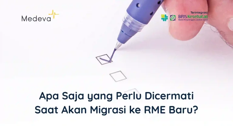 doctor-writes-a-checklist-on-white-paper