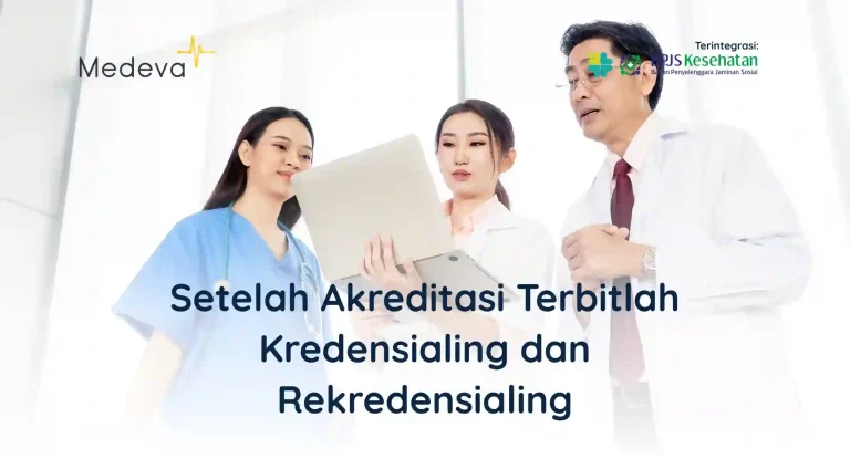 doctor-and-staffs-discussing-hold-a-laptop